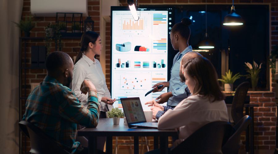 Data Quality Management: Importance, Tools, and Best Practices 8 Build a Data Quality Strategy (3)