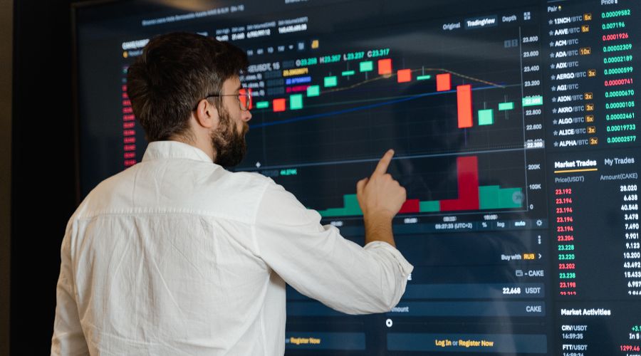 Financial Data Quality Management: What It Is & Why It Matters 8 Challenges In Financial Data Quality Management (2)