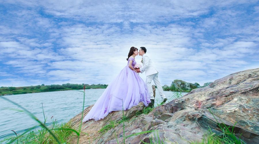 Professional Wedding Photo Retouching | High-End Editing Services 11 The Best Wedding Photo Retouching Services for You (3)