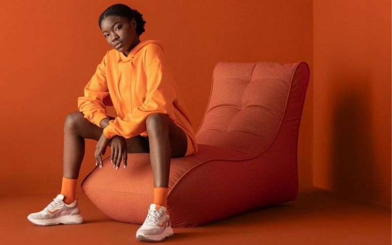 10+ Fashion Photo Composition Tips For Eye-Catching Shots 11 Add Depth