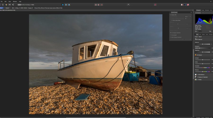 10+ Aesthetic Photo Editing Tips for Soft, Dreamy Vibes 10 Maintain Negative Space and Minimalist Framing
