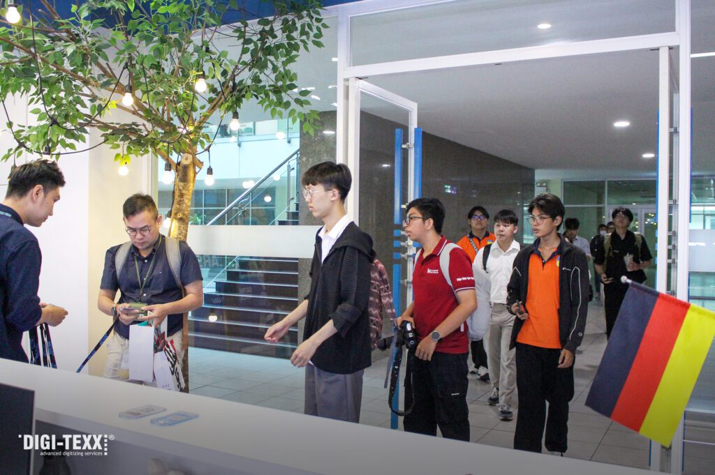 Welcomes Students From HUTECH And CMU