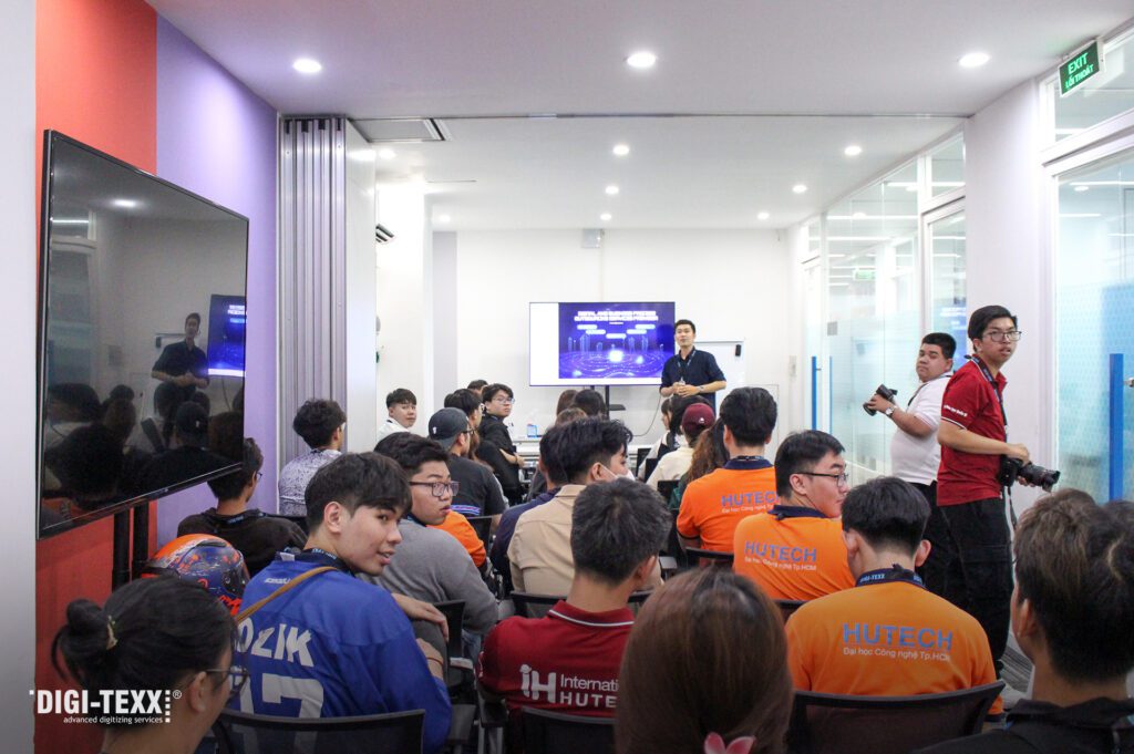 Welcomes Students From HUTECH And CMU