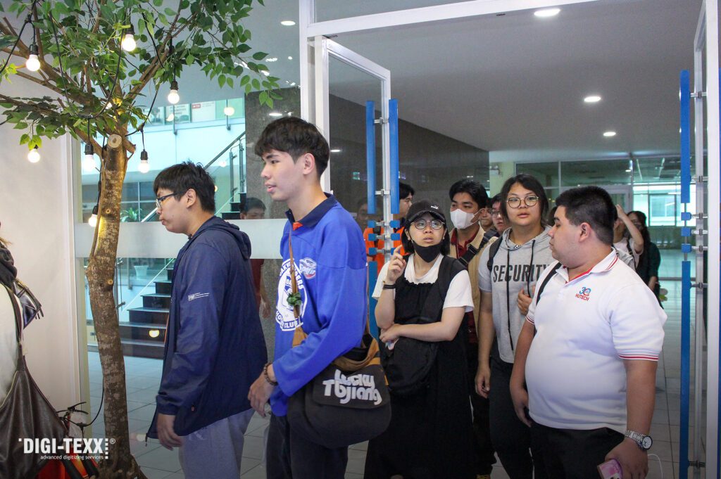 Welcomes Students From HUTECH And CMU