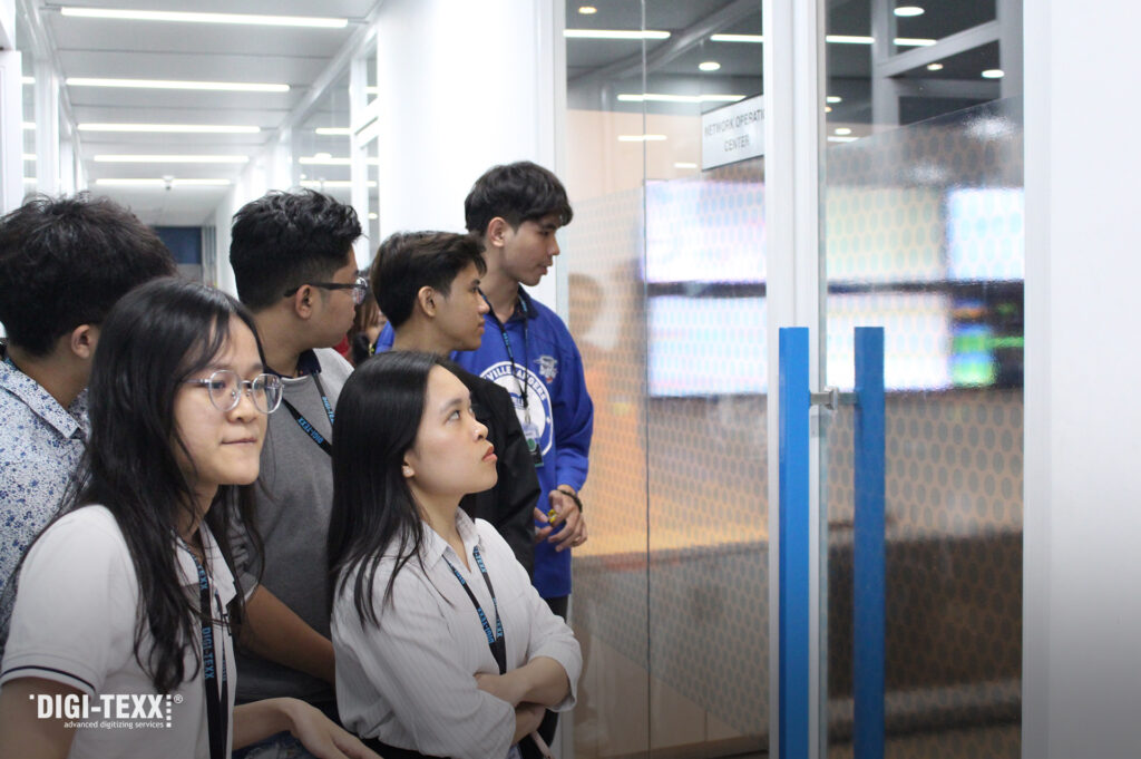 Welcomes Students From HUTECH And CMU