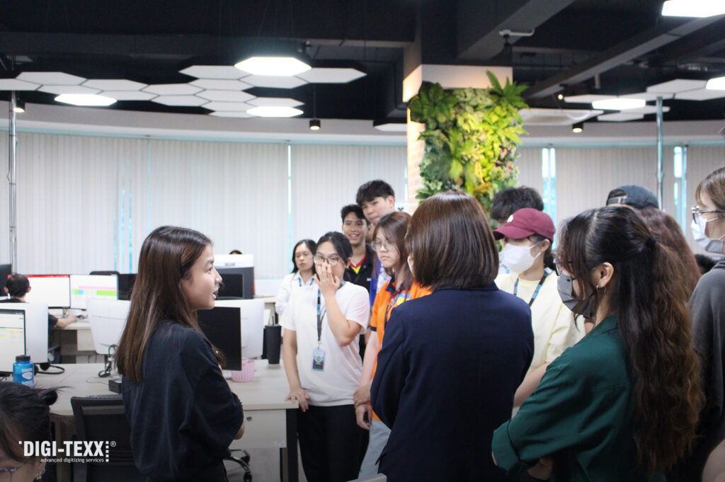 Welcomes Students From HUTECH And CMU