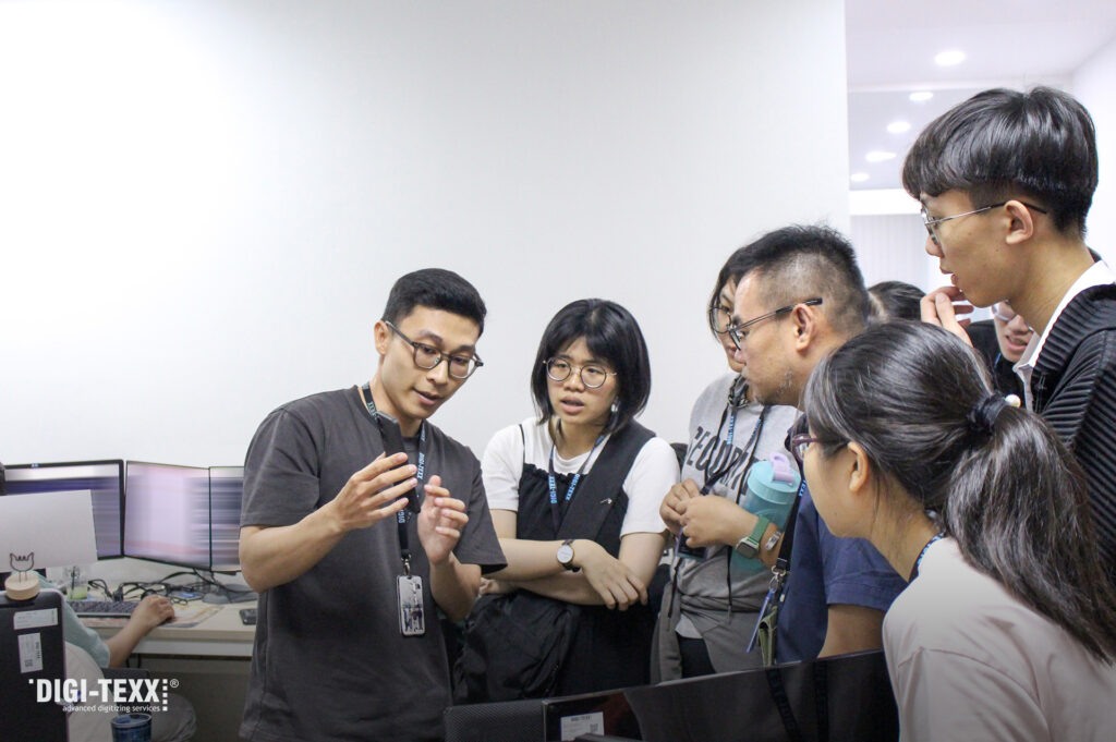 Welcomes Students From HUTECH And CMU
